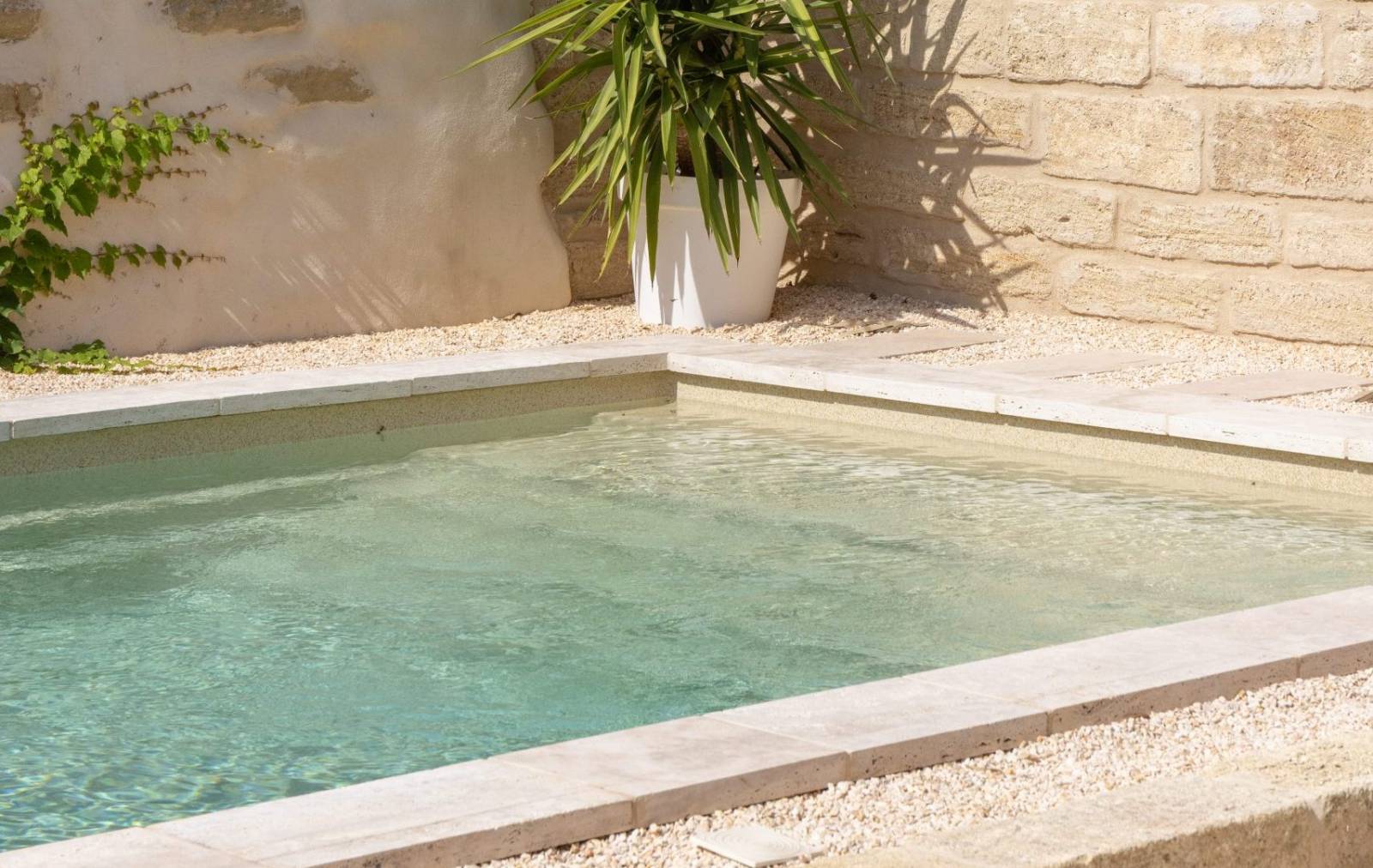 Rénovation de piscine avec coque et liner de qualité supérieure Antibes et le 06