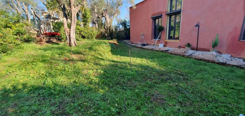 Jardin avant proche de Biot