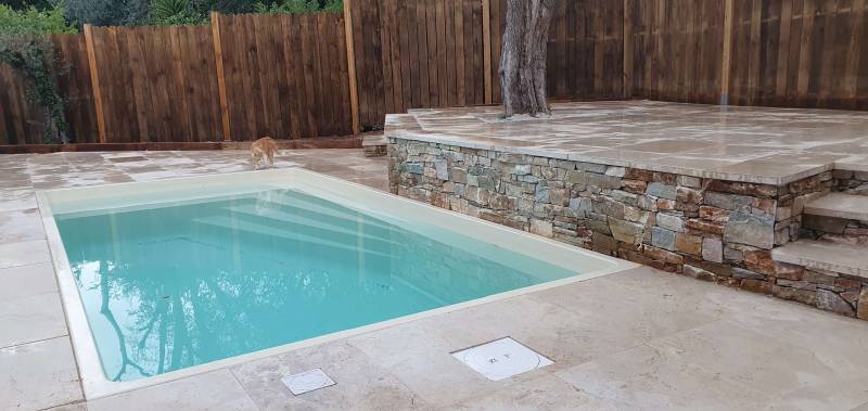 Mini piscine avec dallage à Biot
