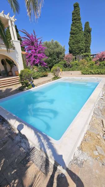 Magnifique piscine avec couverture automatique