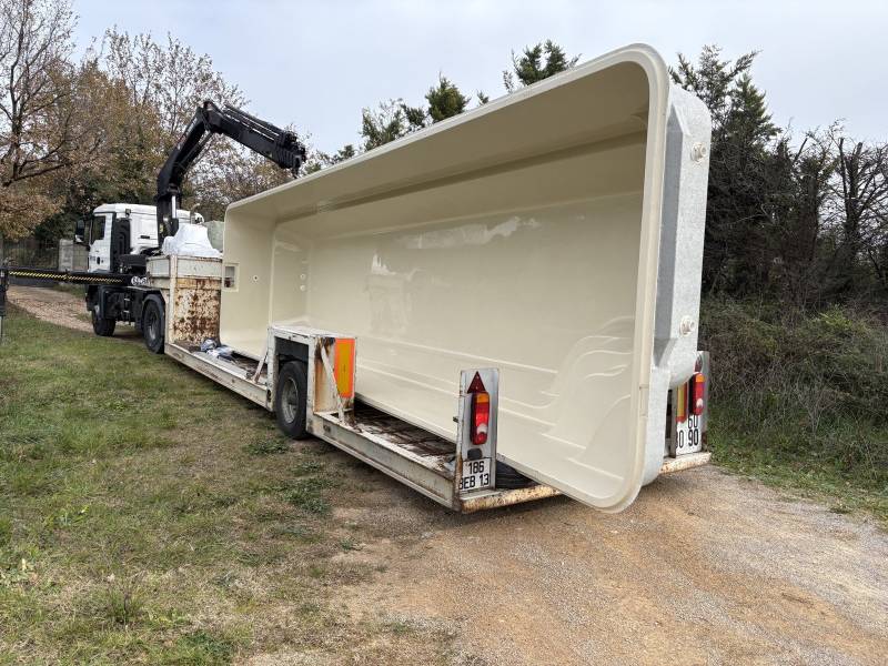 Livraison d'une piscine à coque à mandelieu