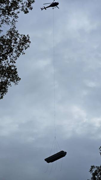 Livraison piscine par hélicoptère à Mandelieu