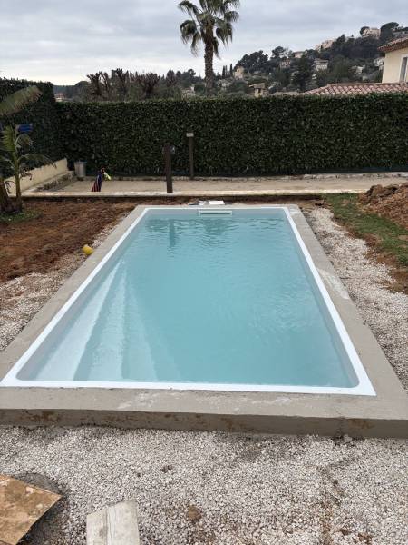 Nettoyage d'une piscine à Vence 06