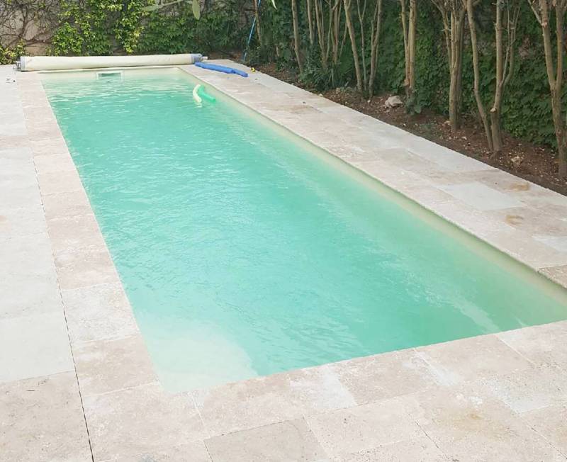Piscine coque polyester modèle COULOIR DE NAGE