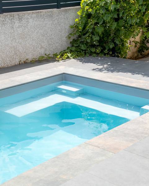 Piscine coque polyester modèle WALLIS