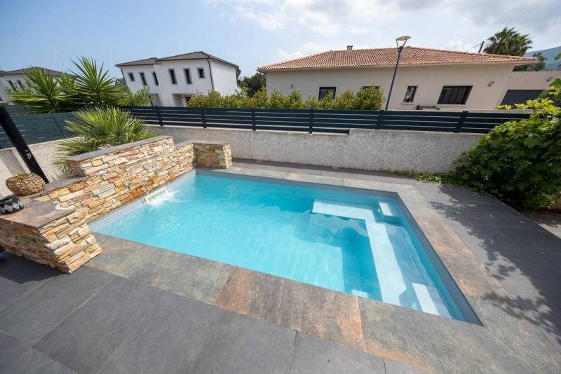 Piscine coque polyester modèle WALLIS