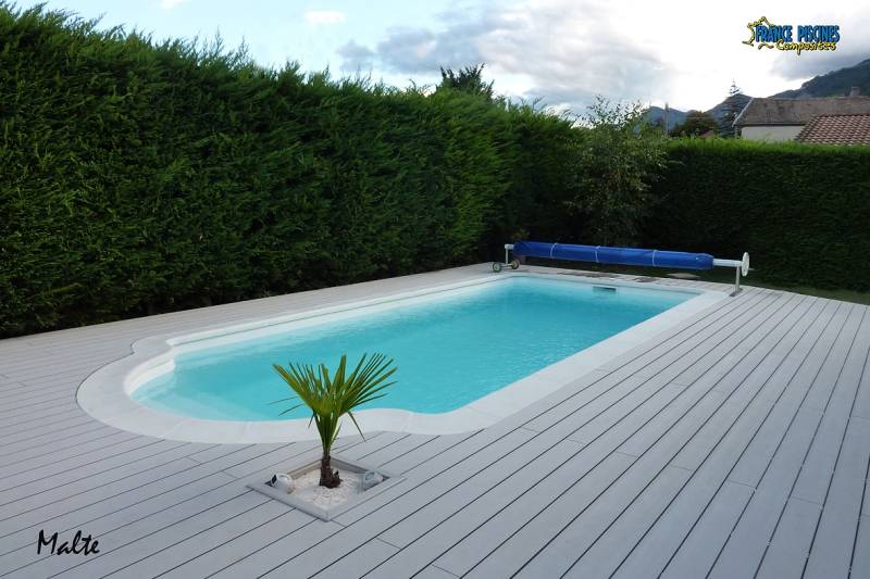 Piscine en coque polyester MALTE