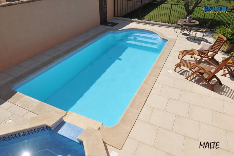 Piscine en coque polyester MALTE