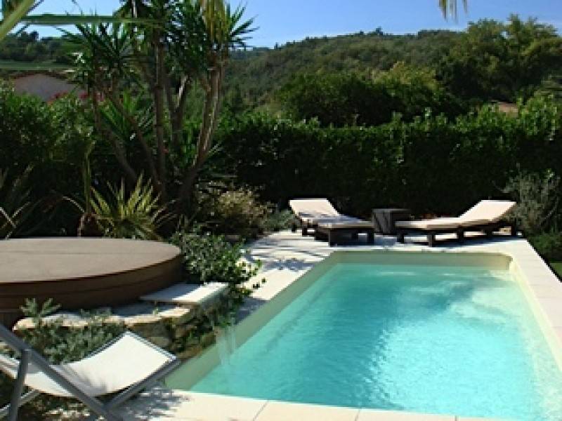 Piscine en coque polyester NIL