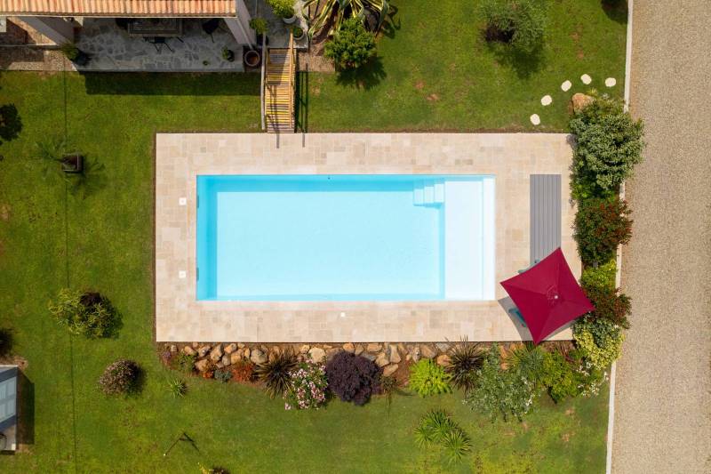 Piscine en coque polyester SAMOA