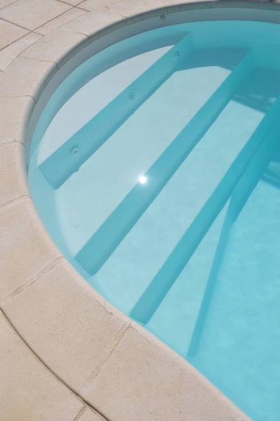 Piscine en coque polyester modèle ANTILLES