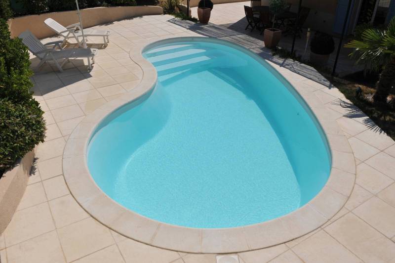 Piscine en coque polyester modèle ANTILLES