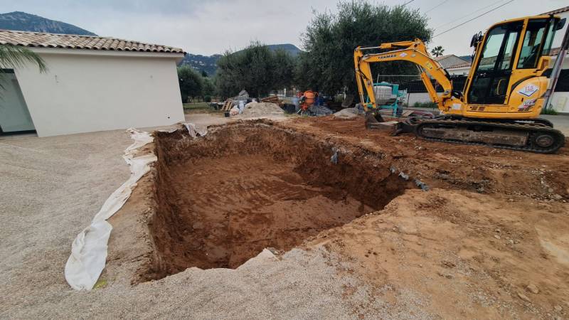 Terrassement d'une piscine en coque par O Pure Piscine