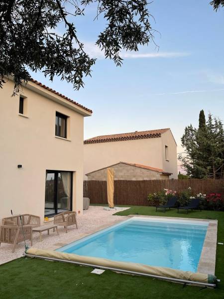 Piscine en coque polyester 