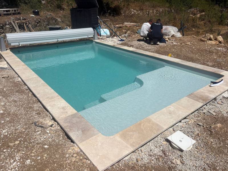 Malibu 6 GP en cours d'installation à Mougins par O Pure Piscine