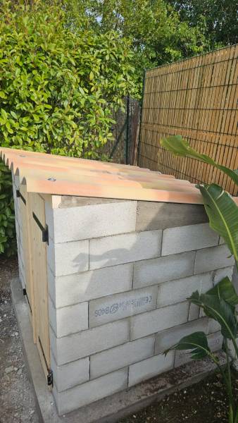 Local béton construit à Mougins par o Pure Piscine