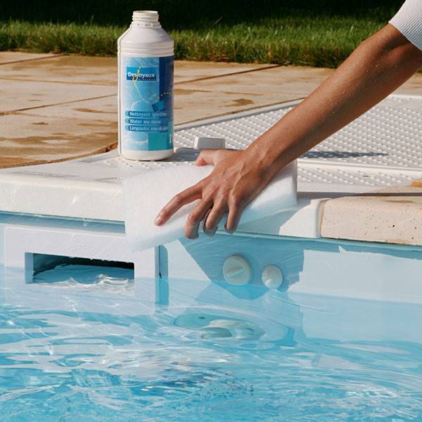Nettoyage d'une piscine avant l'hiver à Cannes