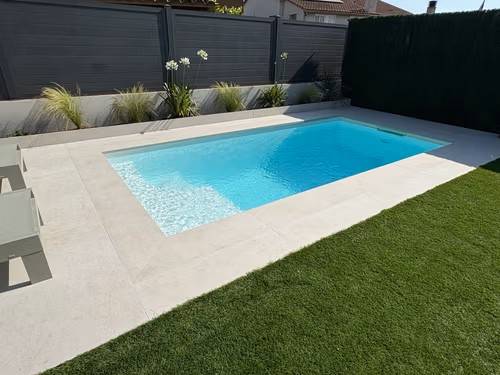 Piscine moins de 10m2 avec plage immergée dans les Alpes Maritimes