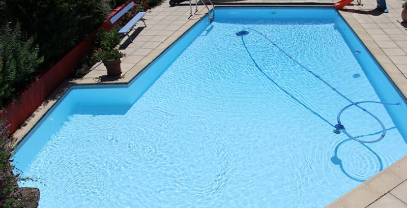 Aspiration d'une piscine à Cagnes sur Mer